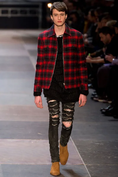 Look 32